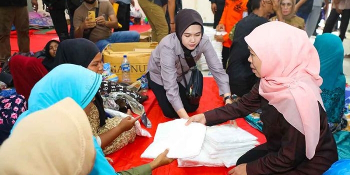 tinjau-pengungsi-di-pidie-jaya-gubernur-khofifah-kirim-bantuan-logistik-dan-medis