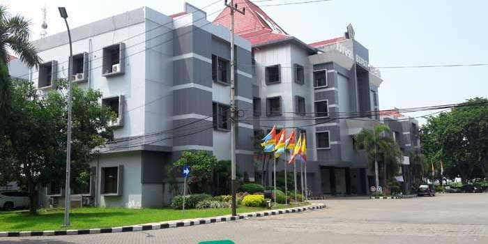 Kantor Pemkab Gresik di Jalan Dr. Wahidin SH. foto: SYUHUD/ BANGSAONLINE