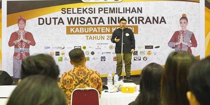Bupati Kediri, Hanindhito Himawan Pramana, saat memberi sambutan pada pemilihan 10 besar finalis Inu Kirana. Foto: Ist