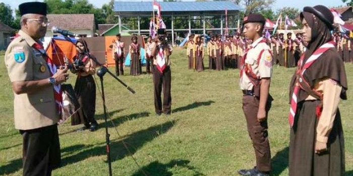 Wabup Ponorogo Sudjarno saat membuka lomba Pramuka di Bumi Perkemahan Lapangan Desa Japan. foto: YAHYA/ BANGSAONLINE
