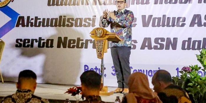 Pj Wali Kota Mojokerto Moh Ali Kuncoro SSTP MSI saat memberikan arahan kepada para ASN Birokrasi Kota Mojokerto (dok. ist)