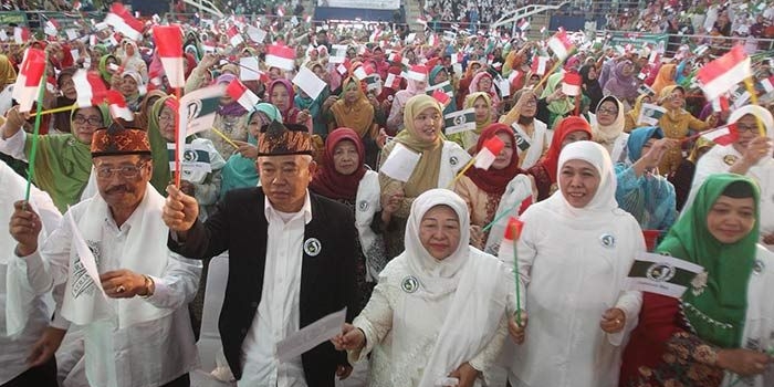 Khofifah Indar Parawansa menghadiri deklarasi Jaringan Kiai Santri Nasional (JKSN) Jawa Barat di Kota Bandung. foto: ist