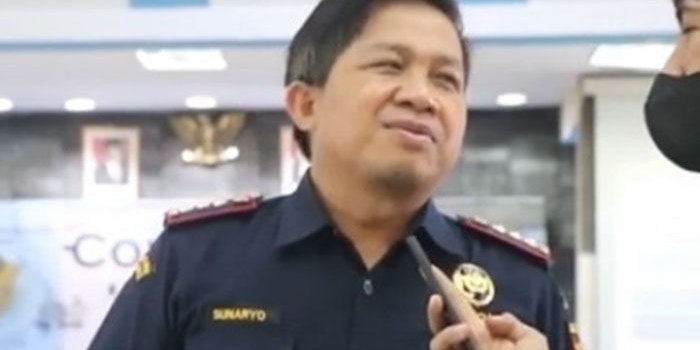 Kepala Kantor KPPBC Tipe Madya Cukai Kediri, Sunaryo, saat memberi keterangan kepada awak media. Foto: Ist