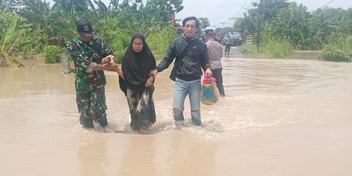 hujan-deras-luapan-kali-lamong-rendam-6-desa-di-balongpanggang-gresik