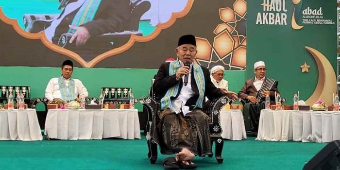 di-depan-ribuan-warga-lombok-kiai-asep-mengandung-babi-jangan-beli-permen-asal-filipina-dan-china