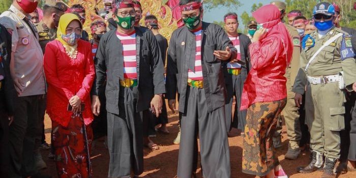 Menteri Desa PDTT Drs. A. Halim Iskandar M.Pd. saat berkunjung ke Pamekasan disambut langsung oleh Bupati Baddrut Tamam dan Wakil Bupati H. Raja
