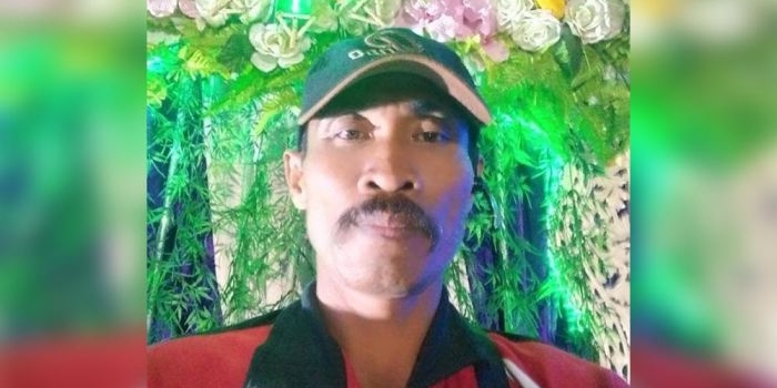 Mustahawi, koordinator warga Dusun Monggu.
