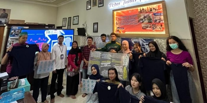 modal-setrika-rumah-pkbm-kota-blitar-ajarkan-sablon-kaos-dtf-untuk-peluang-usaha-lebaran