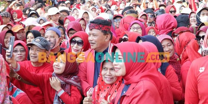masyarakat-tumpah-ruah-ikuti-jalan-santai-di-akhir-jabatan-bupati-nganjuk