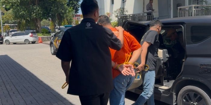 polres-gresik-bekuk-4-pelaku-penyedia-aplikasi-go-matel-untuk-debt-collector