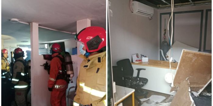 Petugas Damkar saat melakukan pembasahan usai memadamkan titik api di ruang arsip Gedung Satnarkoba Polres Pelabuhan Tanjung Perak