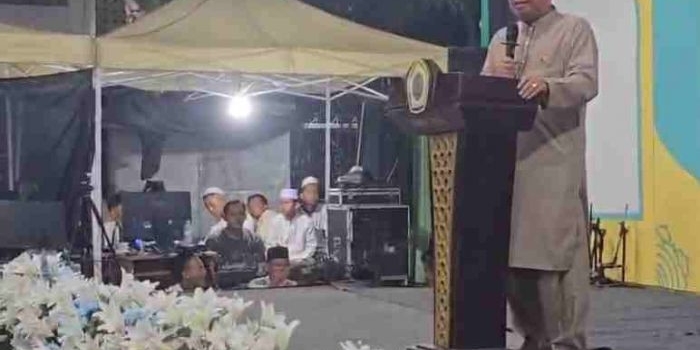 Bupati Majalengka Maman Suherman saat menyampikan sambutan dalam acara Haflah Akhirussanah Pondok Pesantren Amanatul Ummah 02 Leuwimunding Majalengka Jawa Barat, Selasa (16/6/2026) malam. Foto: M. Mas