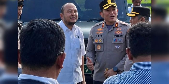 Kapolres AKBP Arif Fazlurrahman Lamongan bersama Senior Manager Region 3A PT Pupuk Indonesia, Saroyo Utomo Winarno, saat kunjungan di Lamongan.