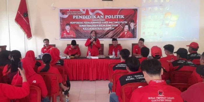 gelar-pendidikan-politik-bendahara-dpc-pdip-gresik-tekankan-hal-ini