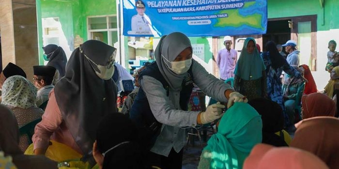 tim-yankes-bergerak-pemprov-jatim-beri-layanan-kesehatan-gratis-di-pulau-raas-sumenep