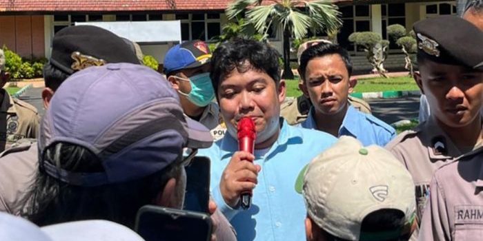 puluhan-aktivis-demo-korwil-bgn-pamekasan-terkait-dugaan-rangkap-jabatan-ini-penjelasan-hariyanto