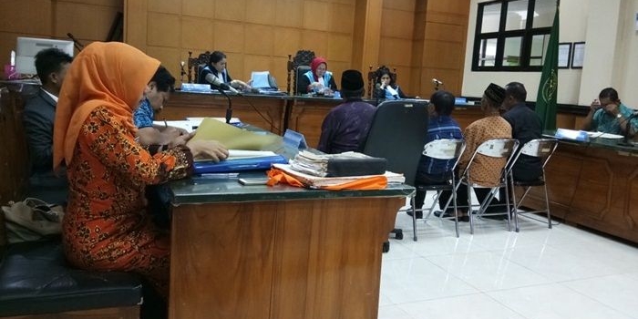 Suasana saat sidang di PTUN Surabaya. Foto : IST