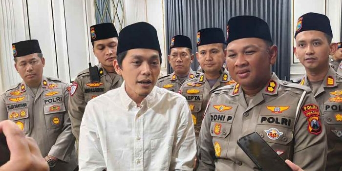 ditlantas-polda-jatim-silaturahmi-ke-gus-iqdam-ajak-santri-kampanye-keselamatan-lalu-lintas