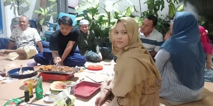 cara-unik-warga-krian-lewati-malam-tahun-baru-kumpul-bareng-hafidz-quran-sambil-bakaran