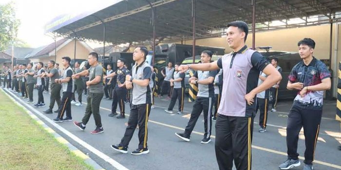jelang-hut-bhayangkara-ke-79-polres-mojokerto-kota-gelar-olahraga-bersama-tni