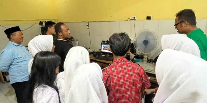 outing-class-sman-2-batu-ke-bangsaonline-dan-harian-bangsa-belajar-langsung-dunia-jurnalistik