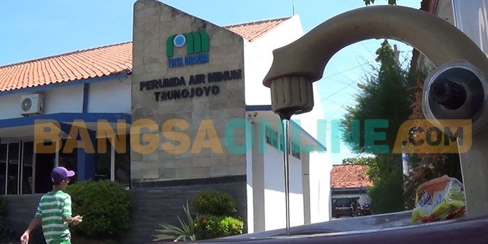 Kantor PDAM Sampang. Foto: MUTAMMIM/BANGSAONLINE