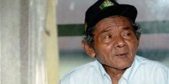 KH Muslim Rifai Imampuro (Mbah Liem), kiai kharismatik, pengasuh Pondok Pesantren Al-Muttaqien Pancasila Sakti, Klaten, Jaw Tengah. Foto: Foto: laduni.id