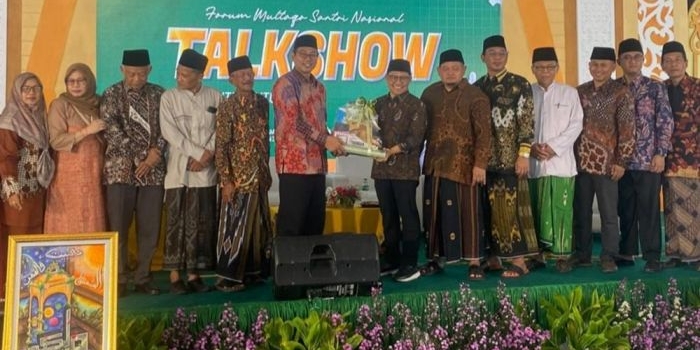 hadiri-seminar-di-tambakberas-menko-pm-cak-imin-santri-jadi-motor-perubahan-bangsa
