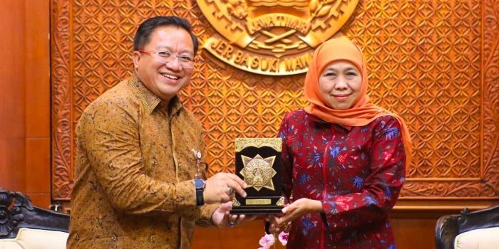 gubernur-khofifah-ajak-bulog-sinergi-salurkan-bahan-pokok-lewat-koperasi-merah-putih
