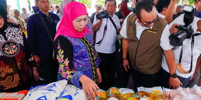 stabilkan-harga-pangan-gubernur-khofifah-gelar-pasar-murah-di-bojonegoro-jelang-ramadhan