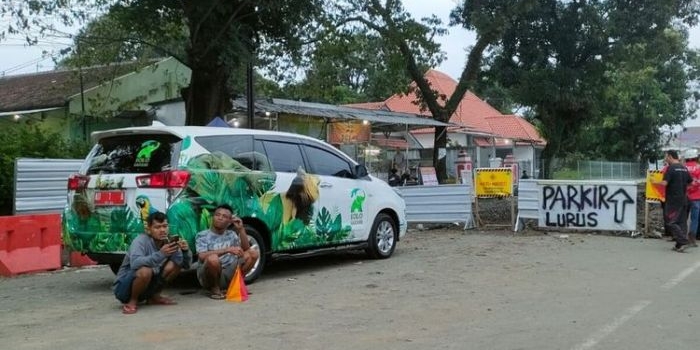 Tim Saber Pungli Tangkap 4 Jukir Liar di Kawasan Masjid Raya Sheikh Zayed Solo. Foto: Ist