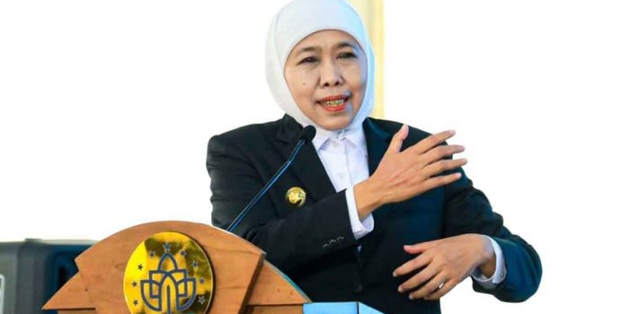 gubernur-khofifah-ajak-wisudawan-uac-jadi-generasi-inovatif-berbasis-ilmu-dan-ikhlas