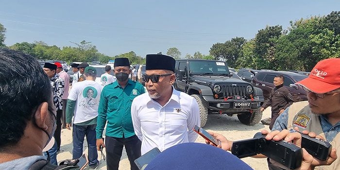 Ketua DPC PKB Bangkalan, Syafiuddin, saat memberi keterangan kepada awak media.