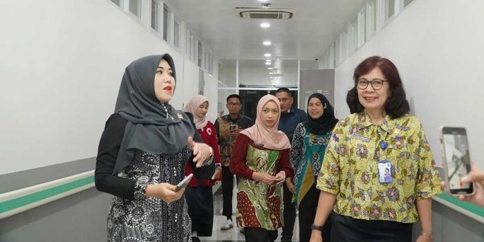 ning-lia-puji-kehadiran-rsmm-rumah-sakit-mata-pertama-milik-pemprov-jatim