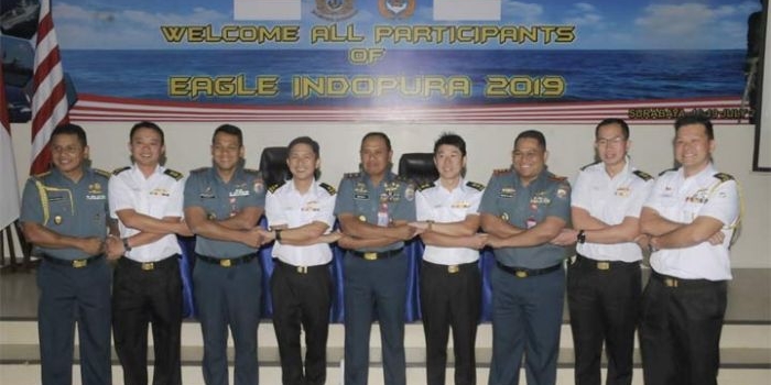 TNI AL dan Republic Of Singapore Navy foto bareng usai peresmian Latma Eagle.