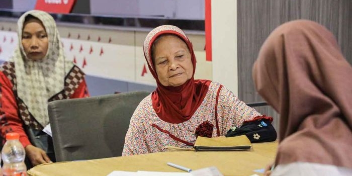 dinsos-kota-kediri-awasi-penyaluran-bansos-pkh-plus-tahap-3-untuk-454-lansia-70-tahun-ke-atas