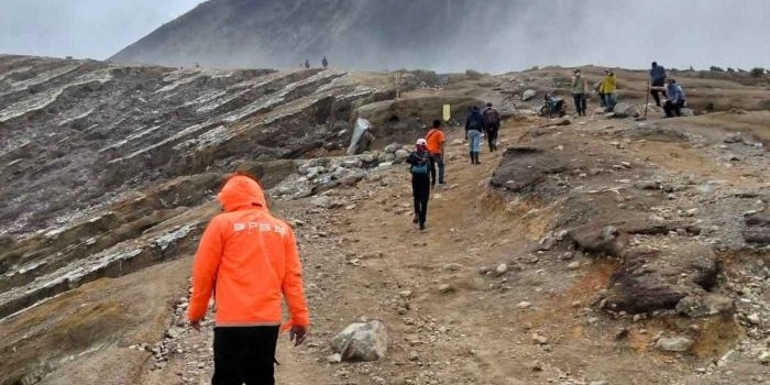 remaja-yang-dilaporkan-hilang-di-puncak-ijen-ternyata-ditinggal-temannya