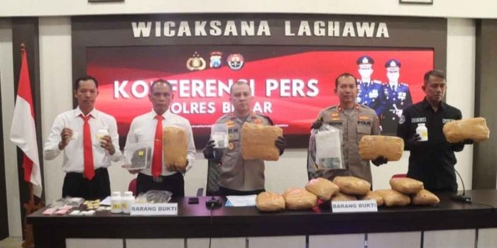 baru-ungkap-peredaran-ganja-15-kg-kasatresnarkoba-polres-blitar-kota-positif-narkoba