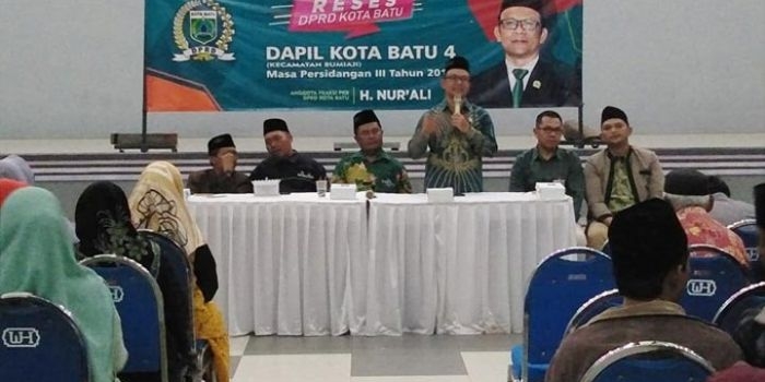 H. Nur Ali, anggota F-PKB DPRD Kota Batu menyampaikan paparan saat reses di Kecamatan Bumiaji.