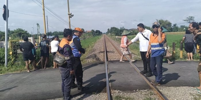 kai-daop-7-sesalkan-laka-motor-yang-tertemper-ka-brantas-di-jpl-265-kediri