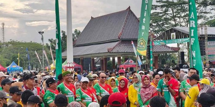 20-ribu-peserta-lintas-agama-meriahkan-jalan-sehat-hab-kemenag-ke-80-di-blitar