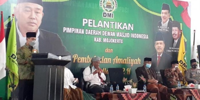 Gus Barra memberikan sambutan saat pelantikan PD DMI Kabupaten Mojokerto.