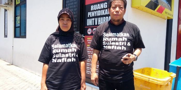 Nafiah, salah satu janda yang lapor ke Satreskrim Polresta Sidoarjo bersama kuasa hukumnya, Fury.
