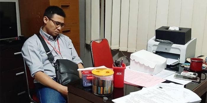 Tersangka kasus kredit fiktif BRI ?Yano Octavianus Albert Manopo saat diperiksa.