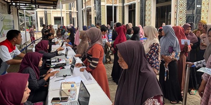 pasar-murah-pertamina-patra-niaga-untuk-4-desa-warga-tebus-paket-rp211-ribu-hanya-dengan-rp30-ribu