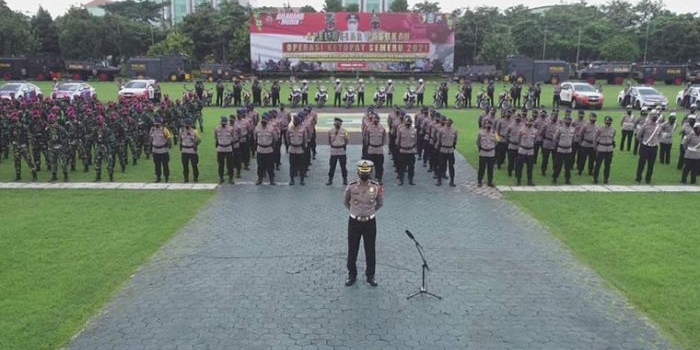 Apel Gelar Pasukan Ops Ketupat Semeru di Mapolda Jatim, Rabu (5/5).