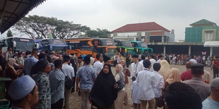198-jamaah-haji-kota-batu-kembali-dengan-selamat-satu-orang-dirujuk-ke-rs-karsa-husada