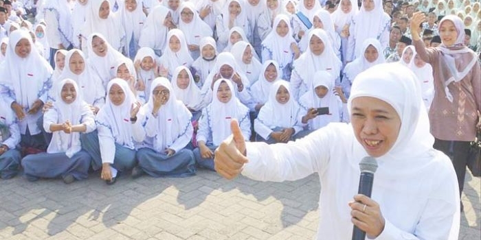 Khofifah saat memberikan pengarahan dihadapan 5.000 siswa baru Yayasan Pendidikan Maarif (YPM) di YPM Center Sidoarjo, Ahad (21/7). foto: ist