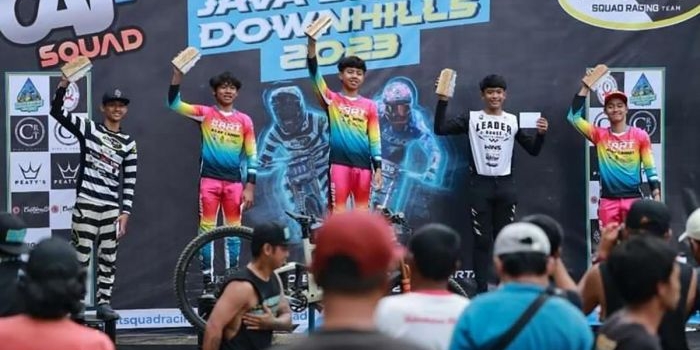 Para juara dalam ajang Java Series Downhill 2023 di Kemirikebo, Sleman, Yogyakarta.