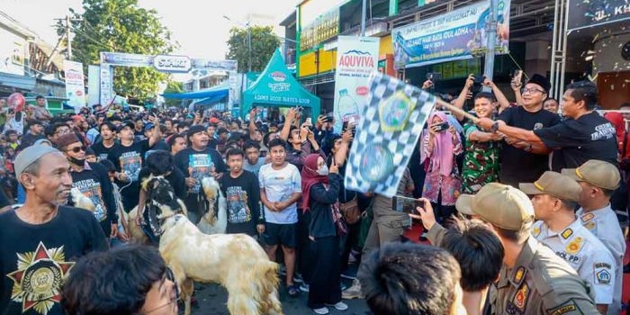 culture-and-traditional-eid-adha-tradisi-unik-ini-diapresiasi-plt-bupati-gresik